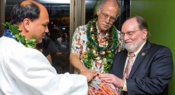 Kahu Cordell Kekoa blesses the community ball – a symbol of p4c Hawai‘i – with Governor Neil Abercrombie and UH Uehiro Academy Director Dr. Thomas Jackson. 