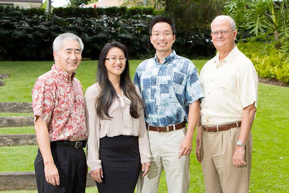 From left to right: Allen Uyeda, president and CEO, FICOH; Shylyn Duarte and Kenneth Lee, FICOH’s first scholarship recipients; and V. Vance Roley, dean, Shidler College of Business From left to right: Allen Uyeda, president and CEO, FICOH; Shylyn Duarte and Kenneth Lee, FICOH’s first scholarship recipients; and V. Vance Roley, dean, Shidler College of Business