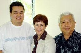 L-R- Brian K. Nishiguchi, MS4, first recipient of the Drs. Junji B. Machi and Satoru Izutsu Endowed Fund travel support grant, with Jeffrie Jones, Director of Development, UH Foundation, and Dr. Satoru Izutsu, Senior Associate Dean, JABSOM.