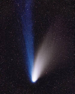 Hale-Bopp comet by IfA alumnus Wei-Hao Wang