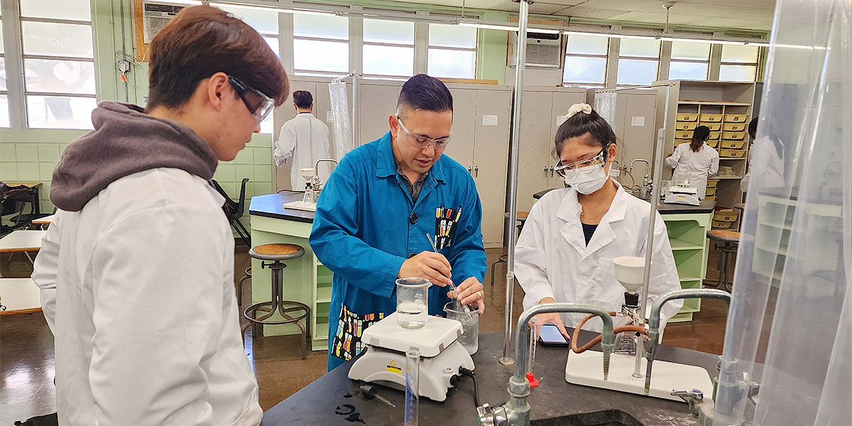 HCC students in a Chemistry lab