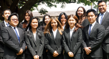 Kai Lin (front row, right) and the Shidler accounting club