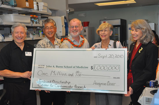 (L-R) Jerris Hedges, Dean, John A. Burns School of Medicine; Robert Hong, Associate Professor and Director of the Cardiology Fellowship Program, JABSOM; Ralph Shohet, Professor of Medicine and the newly Endowed Director of the Center for Cardiovascular Research; Virginia Hinshaw, Chancellor, UH Manoa; Donna Vuchinich, President and CEO, UH Foundation