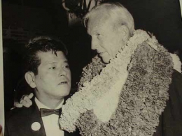 Robert Oshiro (left) and Governor John A. Burns in 1970