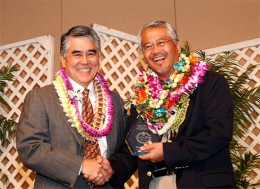 Dr Nan-Yao Su was honored as the Distinguished Alumnus at the CTAHR Centennial Celebration Dinner. Pictured are Andy Hashimoto, Dean and Director of the College of Tropical Agriculture and Human Resources (left) and Dr. Su.